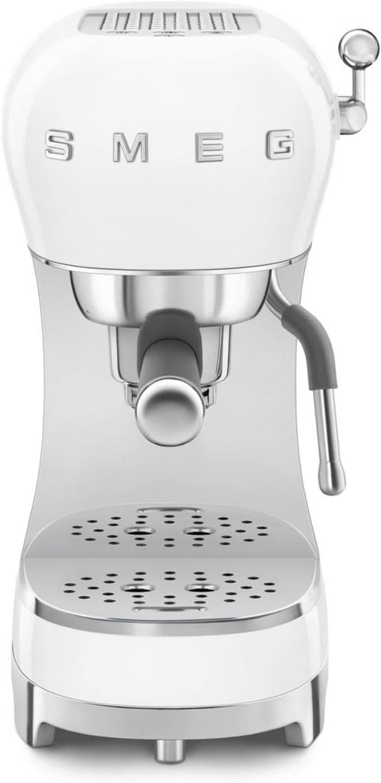 Smeg, Macchina da Caffè Espresso Manuale ECF02WHEU, Made in Italy, Cappuccino System, Thermoblock, Tazze Grandi e Funzione Caffè Doppio, Made in Italy, Dimensioni Compatte, 1350W, Bianco(Bianco)